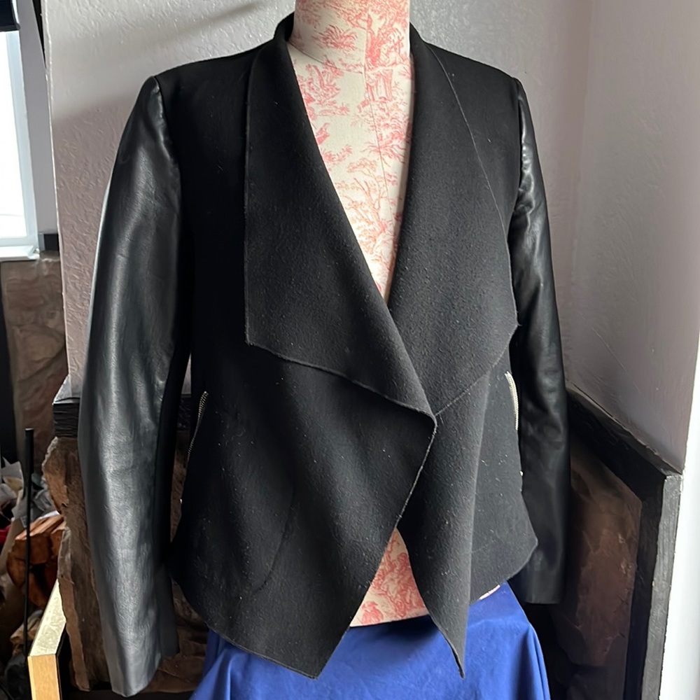 trf_Outerwear Black Drapes Knit Jacket with Faux Leather Outer Sleeves.Medium